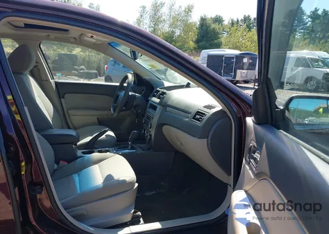 2011 Ford Fusion Se z USA, uszkodzony, nr VIN 3FAHP0HG4BR239219